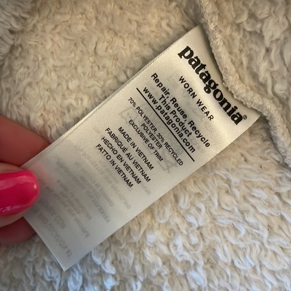Like new Patagonia Fleece 1/4 zip Pullover - Picture 4 of 7